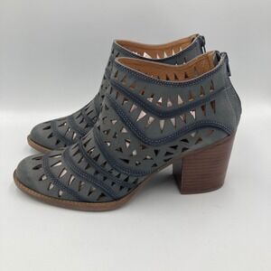 Sofft Westwood Leather Gray Cutout Ankle Booties Women's Size 10M